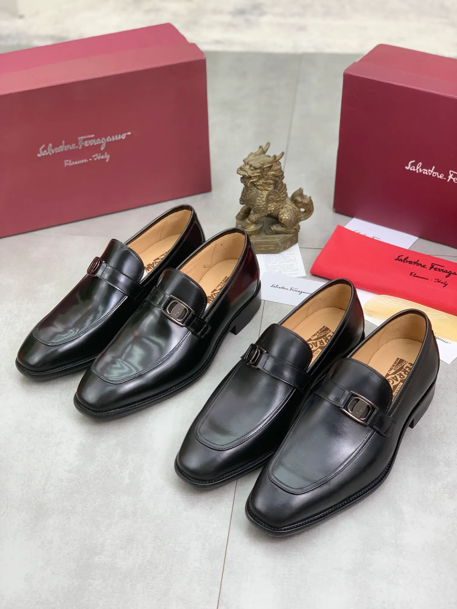 Men's Men's Shoes 💰P460💰[New Style] Water-dyed Niuli 🆘[Salvatore Ferragamo] Ferragamo's latest casual business leather shoes for men! Available at counters simultaneously! The fabric is made of specially imported original open-edge beaded calfskin, and the interior is made of imported water-dyed cowhide. It is absolutely luxurious and leads the fashion trend. Matching code: 38-45 (46 and 47 can be customized); black and brown colors are optional